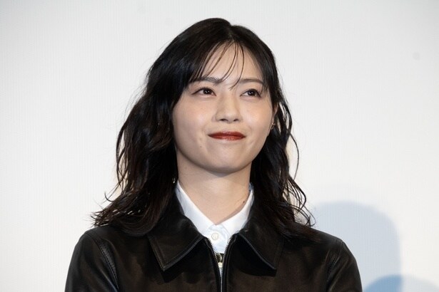 西野七瀬、菅野美穂から山時聡真への“卒業証書”授与に感動「なんか先生みたいな気持ちで見てました」<90メートル>