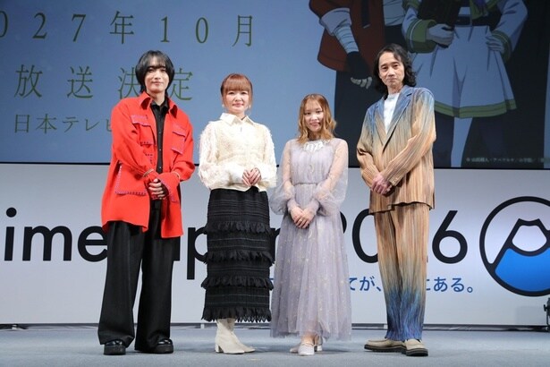ステージに登場した小林千晃、種崎敦美、市ノ瀬加那、三木眞一郎(写真左から)