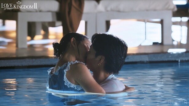 元AKB48・永尾まりや、イケメン俳優とプールでずぶ濡れキス　視聴者も騒然「映画みたい」＜ラブパワーキングダム2＞