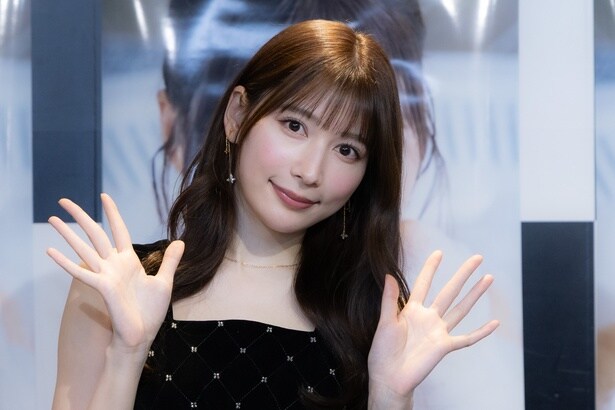 雪平莉左が1stフォトブックの発売イベントを開催