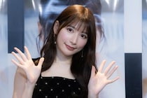 雪平莉左、デコ出しショットやサイドポニーを初公開　1stフォトブックは「100点」の満点評価