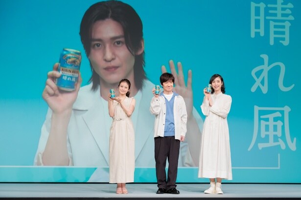 (左から)今田美桜、内村光良、天海祐希、(後ろ)目黒蓮