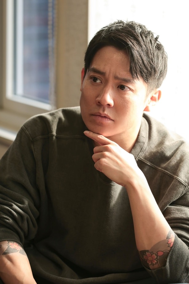 小出恵介は両腕刺青の元組員役　1週間かけ撮影に挑んだシーンも