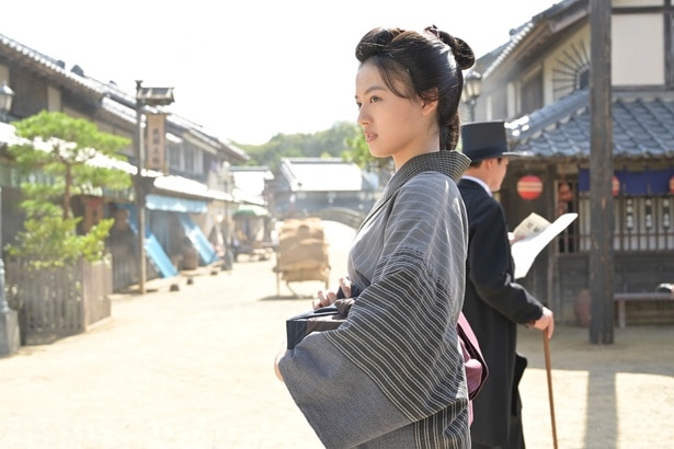直美(上坂樹里)は貧しいながらも流暢な英語を話す