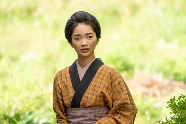りん(見上愛)、「コロリ」感染者に対する村の様子に疑問を抱く
