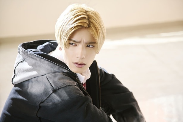 高橋恭平“山口くん”のギャップが満載の場面写真公開 岩瀬洋志“石崎”とのゼロ距離ショットも<山口くんはワルくない>