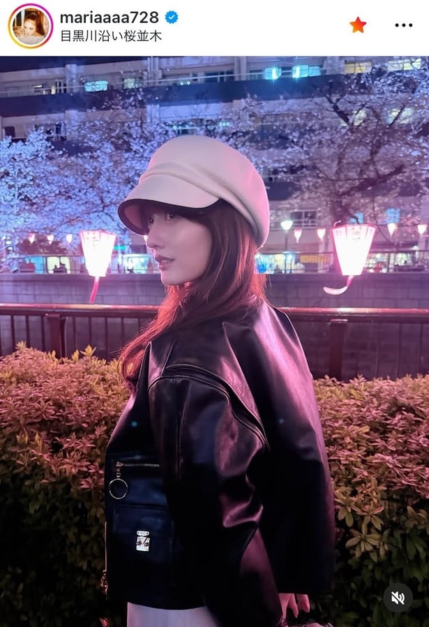 【写真】“夜景”と“夜桜”が絵画みたい…谷まりあ、レザージャケット姿で“夜桜”を楽しむ横顔