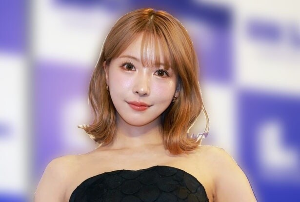 青春ドラマのヒロイン…三上悠亜、ポニテ×白シャツ×ネクタイでハートマーク姿に「キュート」の声
