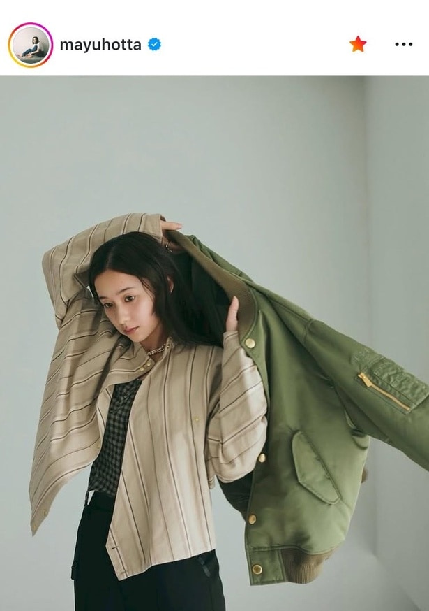 【写真】堀田真由、アウターを羽織る仕草が都会のヒロインのような姿