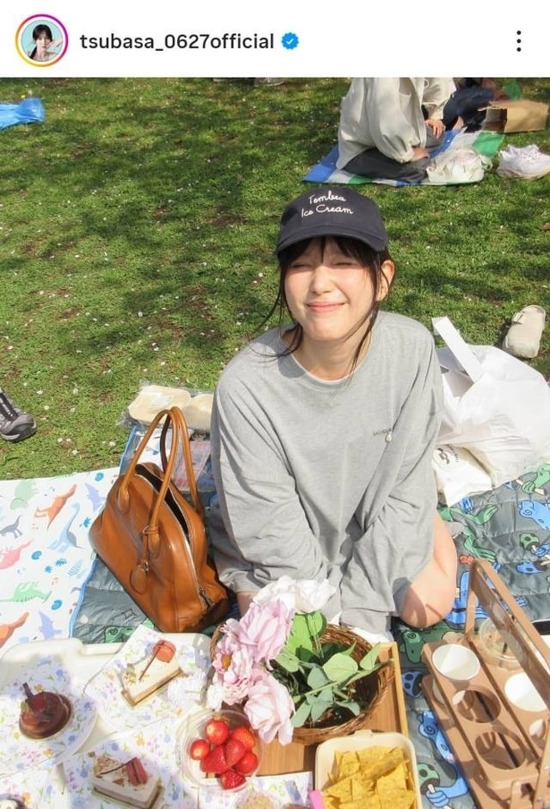 【写真】本田翼、春らしいカジュアルコーデでお花見を満喫