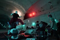目黒蓮の身体能力に「異次元！」と驚愕の声…“8kgの特殊メイク”で宙に舞うアクションメイキング映像公開＜SAKAMOTO DAYS＞