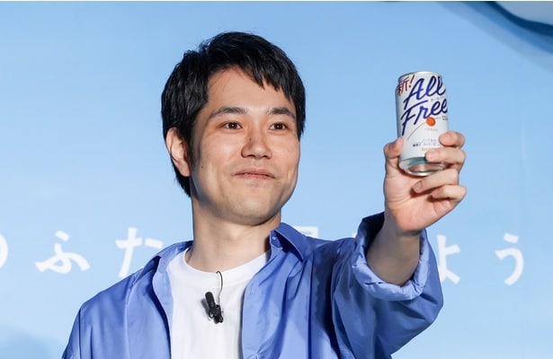 「サントリー『オールフリー』ブランドリニューアル・新商品説明会　新CM発表会」に出席した松山ケンイチ