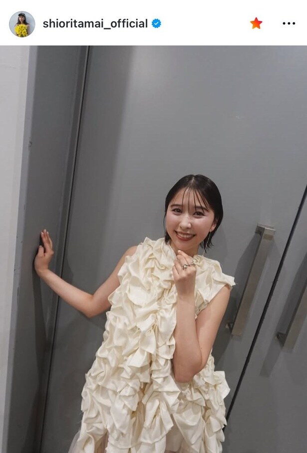 【写真】新年度の幕開けを祝う女神のよう…ももクロ・玉井詩織、全身フリルドレスの笑顔