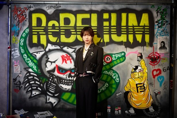 中村嶺亜(KEY TO LIT)が、自身初となる個展『ReBELiUM』を開催 70点