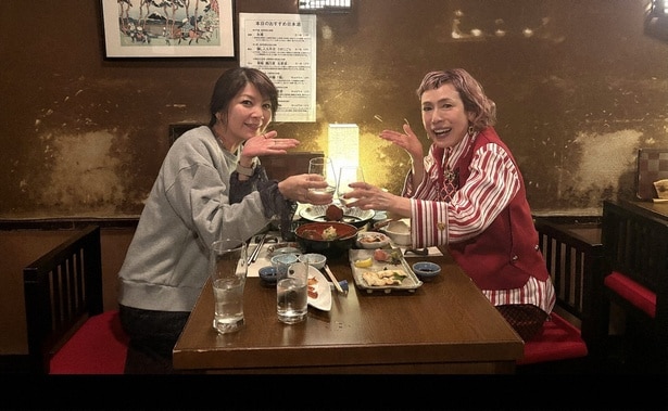 飯島直子の好みはまだ「危険な香りのする男」久本雅美と意外なほど深い恋バナを展開＜飯島直子の今夜一杯いっちゃう？＞