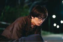 加藤清史郎“琥太郎”がタイムスリップ先で出会う唐田えりか“汐梨”の謎めいた雰囲気にドキドキ＜君が死刑になる前に＞