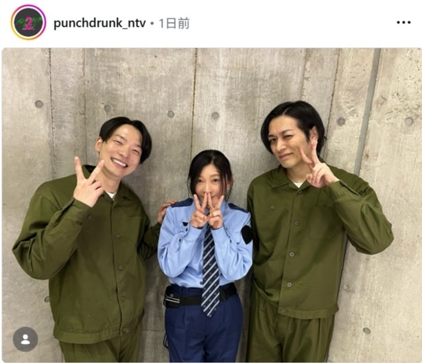 【写真】篠原涼子を挟んで笑顔でピースする久保田悠来＆小久保寿人