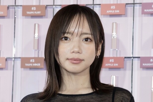 「YSL LOVENUDE HOTEL TOKYO SECRET CHECK-IN」レセプション フォトコールに登場した齊藤京子