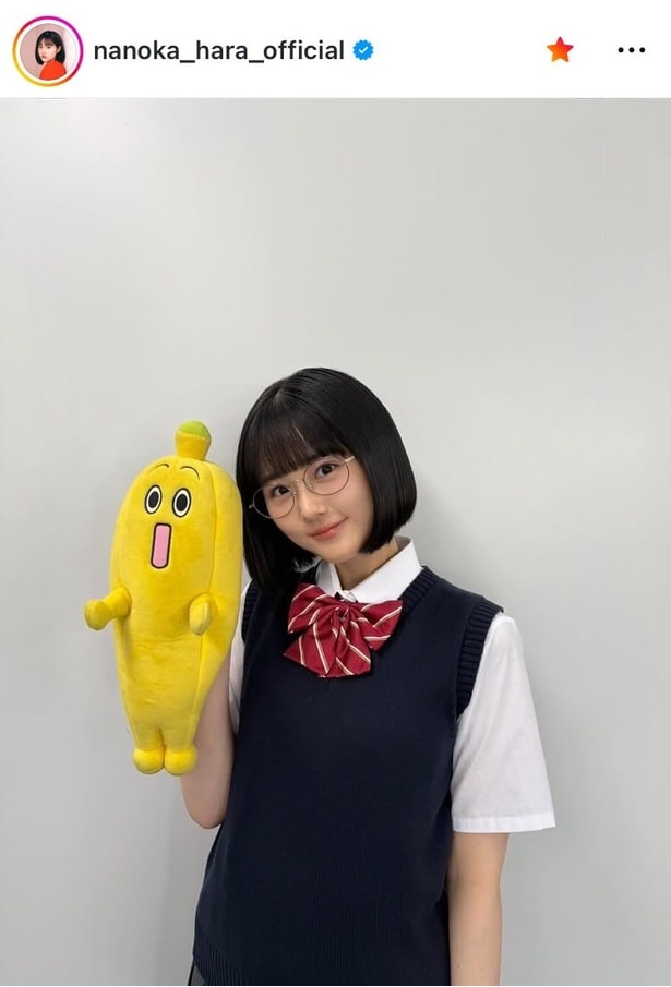【写真】“ボブヘア”×メガネが反則級…原菜乃華、学園ストーリーの主人公のような“制服”姿