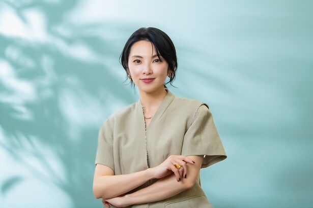 映画「黄金泥棒」に出演する田中麗奈