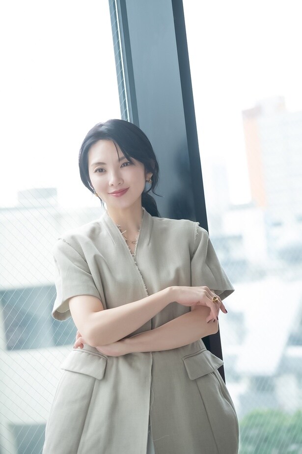 映画「黄金泥棒」に出演する田中麗奈