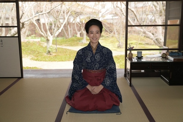 石橋静河、役衣装に身を包み晴れやかな表情