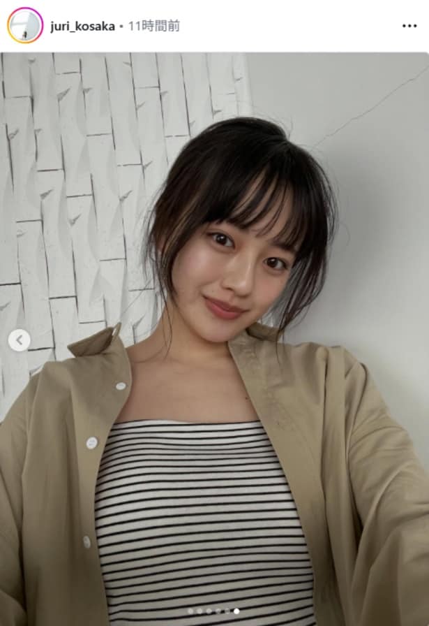 【写真】上坂樹里、後れ毛を出すヘアスタイルでベージュシャツを纏う姿