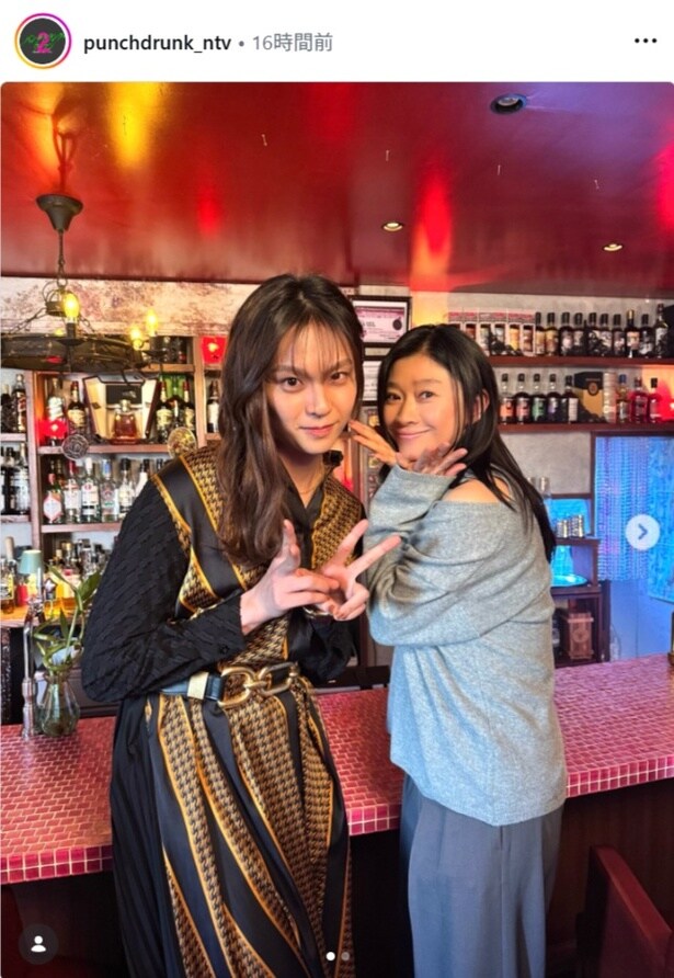 【写真】篠原涼子＆ONE N' ONLY・沢村玲、ダブルピースのオフショット
