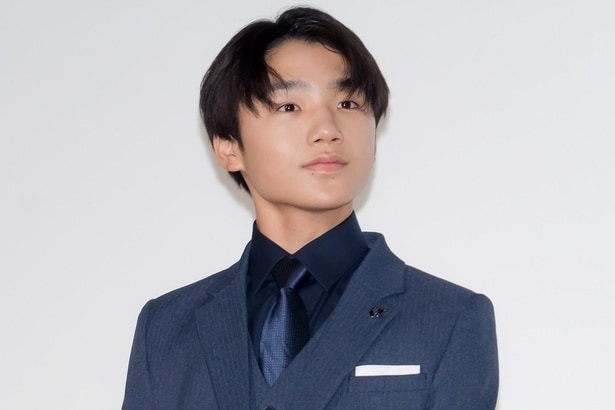 寺田心、ムキッとした両腕にぶら下がる子どもたちとの3ショット　「心くんが心お兄ちゃんに」「たくましい」の声＜タツキ先生は甘すぎる！＞