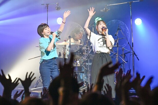 花澤香菜＆ポルカドットスティングレイ、「ポル香菜合戦～ポルカと香菜の対戦ありがとね～」東京公演より