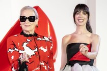 メリル・ストリープ＆アン・ハサウェイが2ショット来日「桜の季節に来られてうれしい」＜プラダを着た悪魔２＞