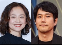 永作博美&松山ケンイチ、後ろから夕日が射す仲良しオフショットに「心に染みました」の声＜時すでにおスシ!?＞