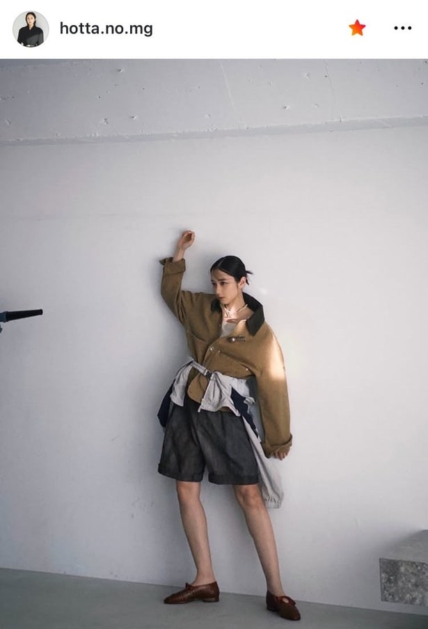 【写真】「繊細で印象的なビジュアル」…堀田真由、モード映画の主人公のようなルック