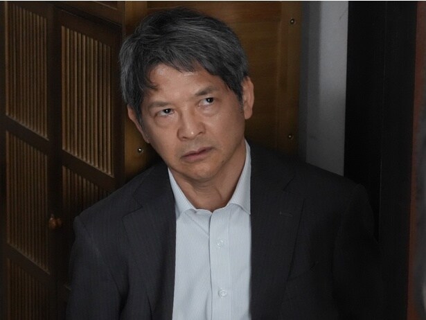 安藤(緒形直人)は傷を負いながらも犯人と対峙する