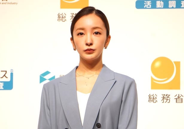 板野友美