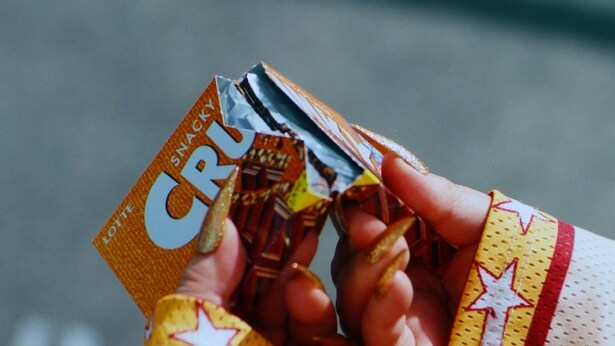 LOTTE「クランキー」新TVCM「チョコサクサァァーク」篇より