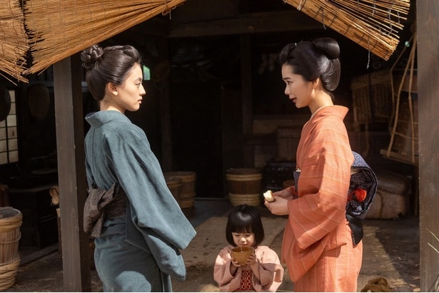 ＜明日の風、薫る＞見上愛“りん”は娘を上坂樹里“直美”に預けて仕事を探すが、なかなか見つからず