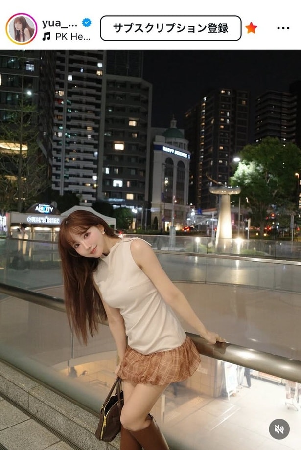 【写真】都会の夜に咲いた花…三上悠亜、甘め×大人のアシメネックの“チェックミニワンピ”姿