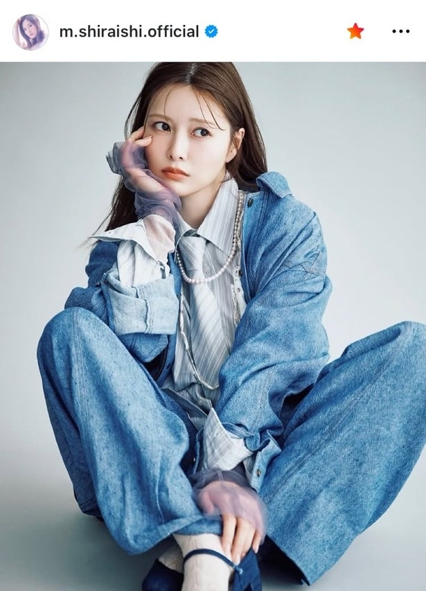 【写真】白石麻衣、アート写真のような“無造作”デニム×チュールグローブ姿