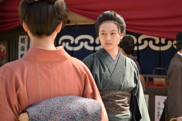 りん(見上愛)に苦言を呈す直美(上坂樹里)