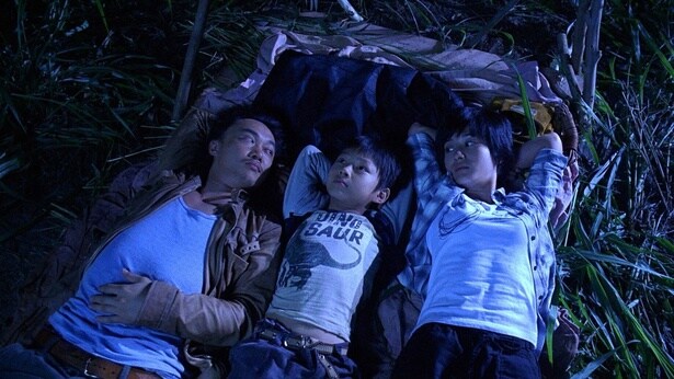 ラム(JUN)、チェン(イーソン・チャン)、チャン(リン・ユアン)は、親子のように穏やかな日々を過ごすが…