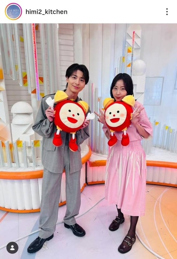 【写真】木南晴夏＆高杉真宙、めざましくんのぬいぐるみを持って笑顔の2ショット