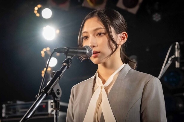 谷口愛季“スズカ”、パラレルワールドで村井優“ノア”＆おっさんバンドと邂逅…歌声も輝くハマり役＜路地裏ホテル＞