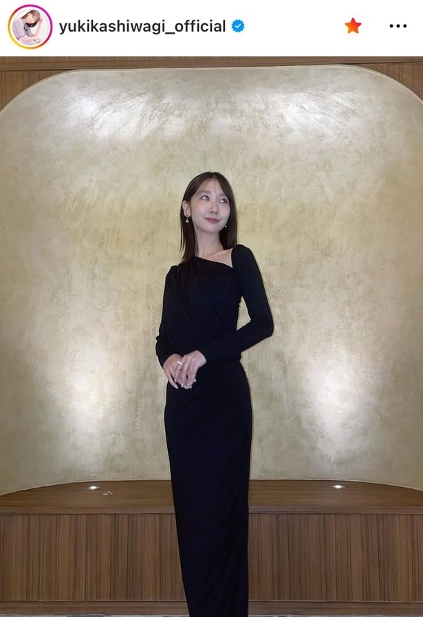 【写真】柏木由紀、黒ドレス19周年記念ショット