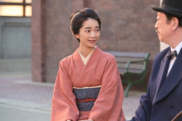 りん(見上愛)は謎の紳士・卯三郎(坂東彌十郎)と出会う