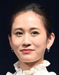 パリジェンヌのクローゼットから抜け出したよう…前田敦子、“チェック×レース”コーデに「かわいい」の声