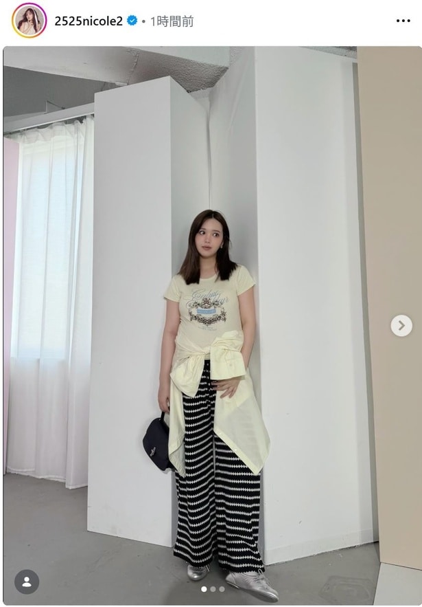 【写真】臨月の藤田ニコル、シャツを腰巻きしたおしゃれコーデショット