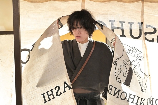 見上愛“りん”が困っているところに佐野晶哉演じる謎の男が登場 一方、上坂樹里“直美”は鹿鳴館へ<来週の風、薫る>