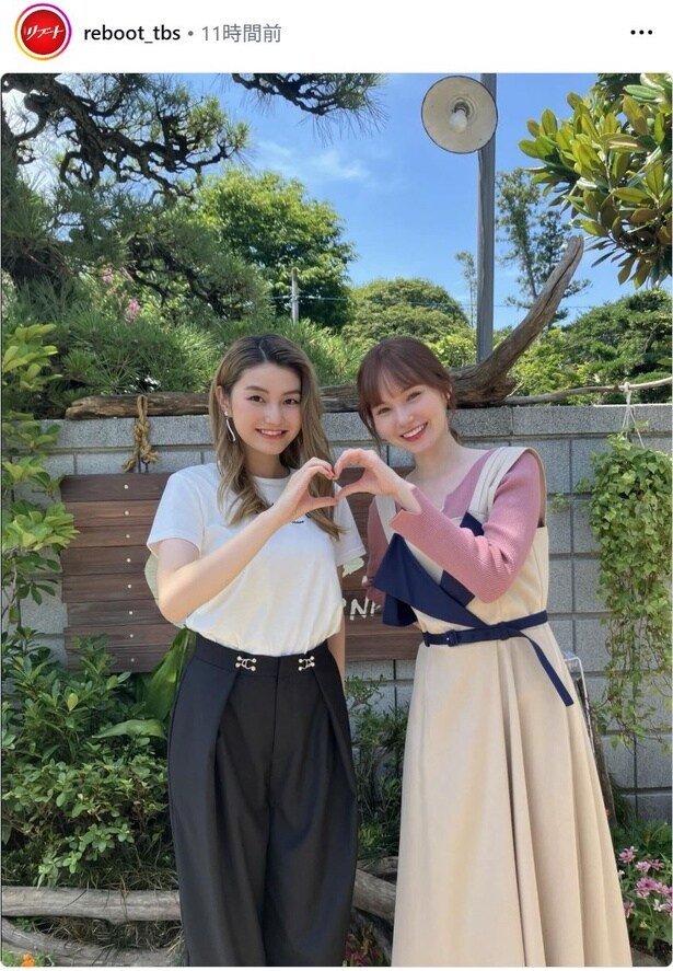 【写真】上野鈴華“マチ”とマーシュ彩“アオイ”、ハートを作るオフショット