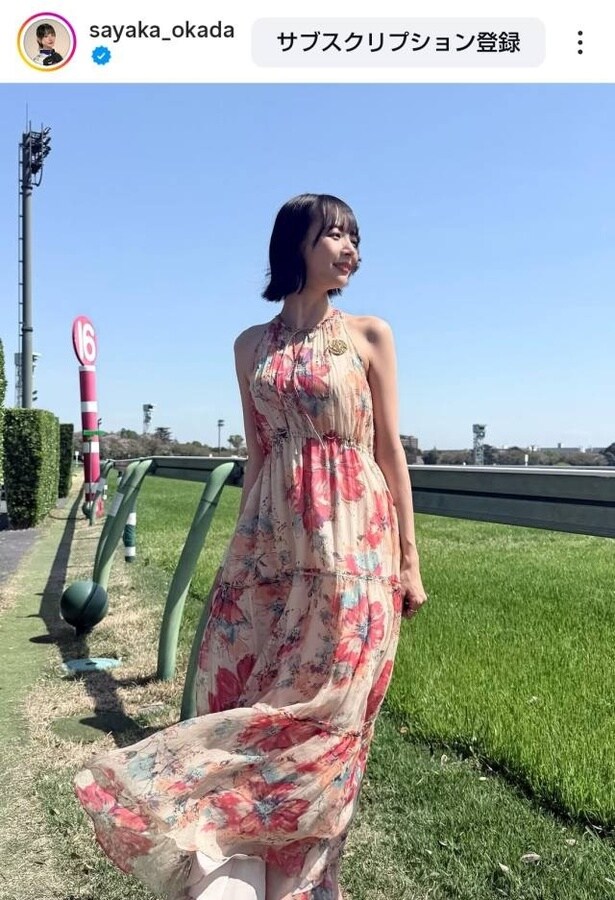 【写真】岡田紗佳、ターフを背景に美しい花柄ワンピ姿を披露